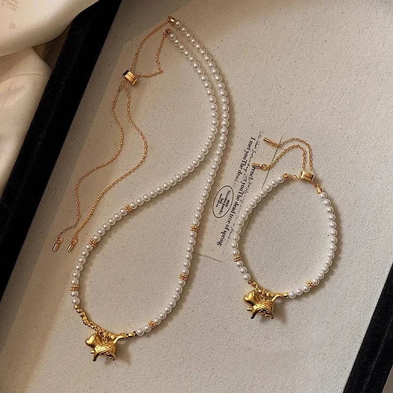 Cute Playful Cat Pearl Pendant Necklace for Women Fashion Vintage Light Luxury High-end All-match Jewelry Collarbone Chain